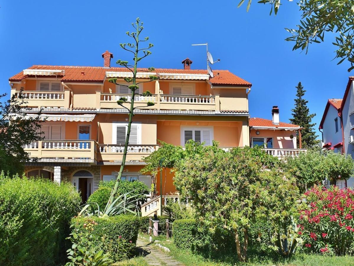 Guest House Sandra Rab Town Exterior foto