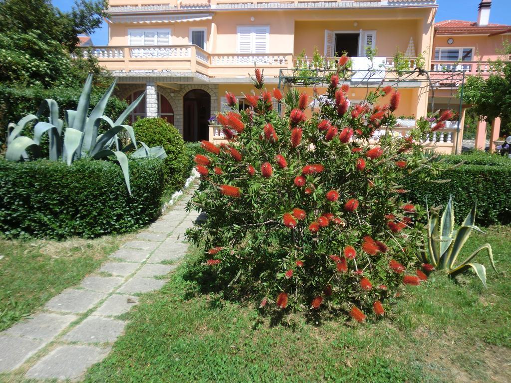 Guest House Sandra Rab Town Exterior foto