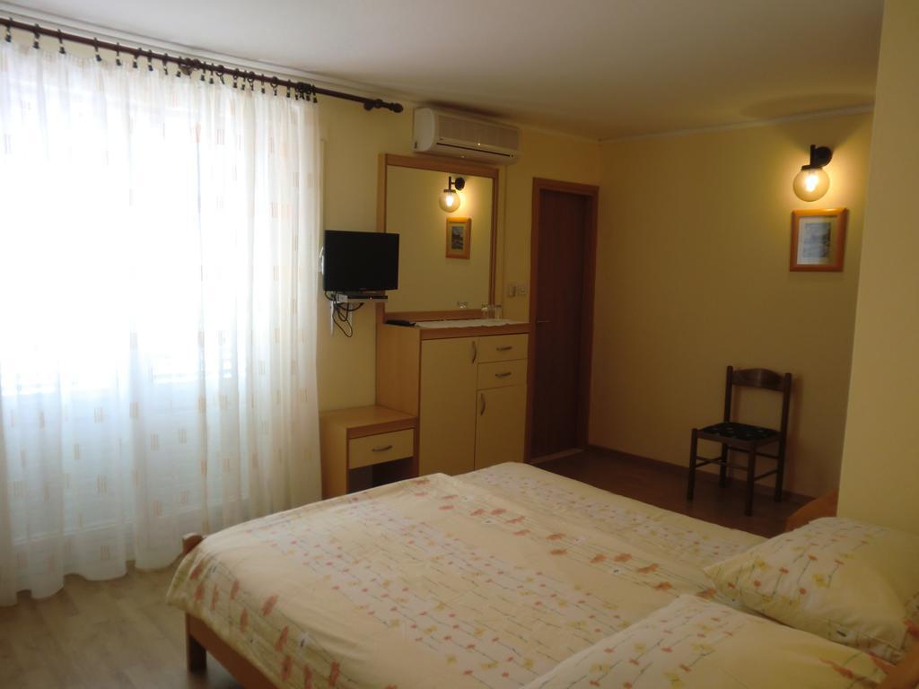 Guest House Sandra Rab Town Cameră foto