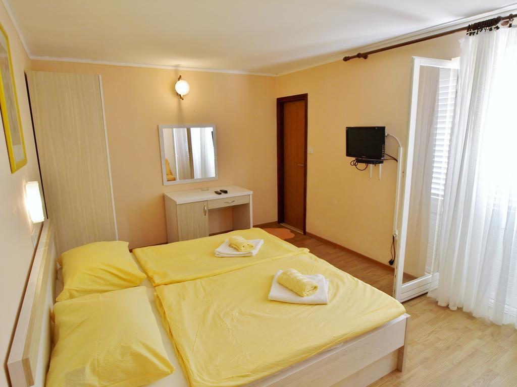 Guest House Sandra Rab Town Exterior foto