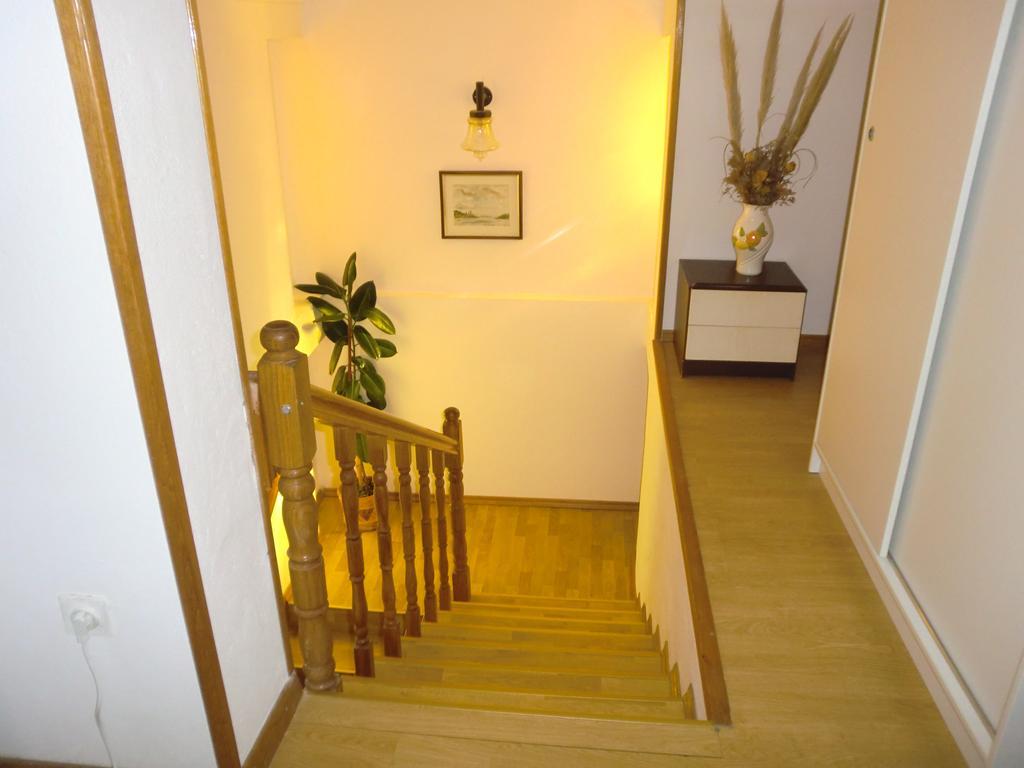 Guest House Sandra Rab Town Exterior foto