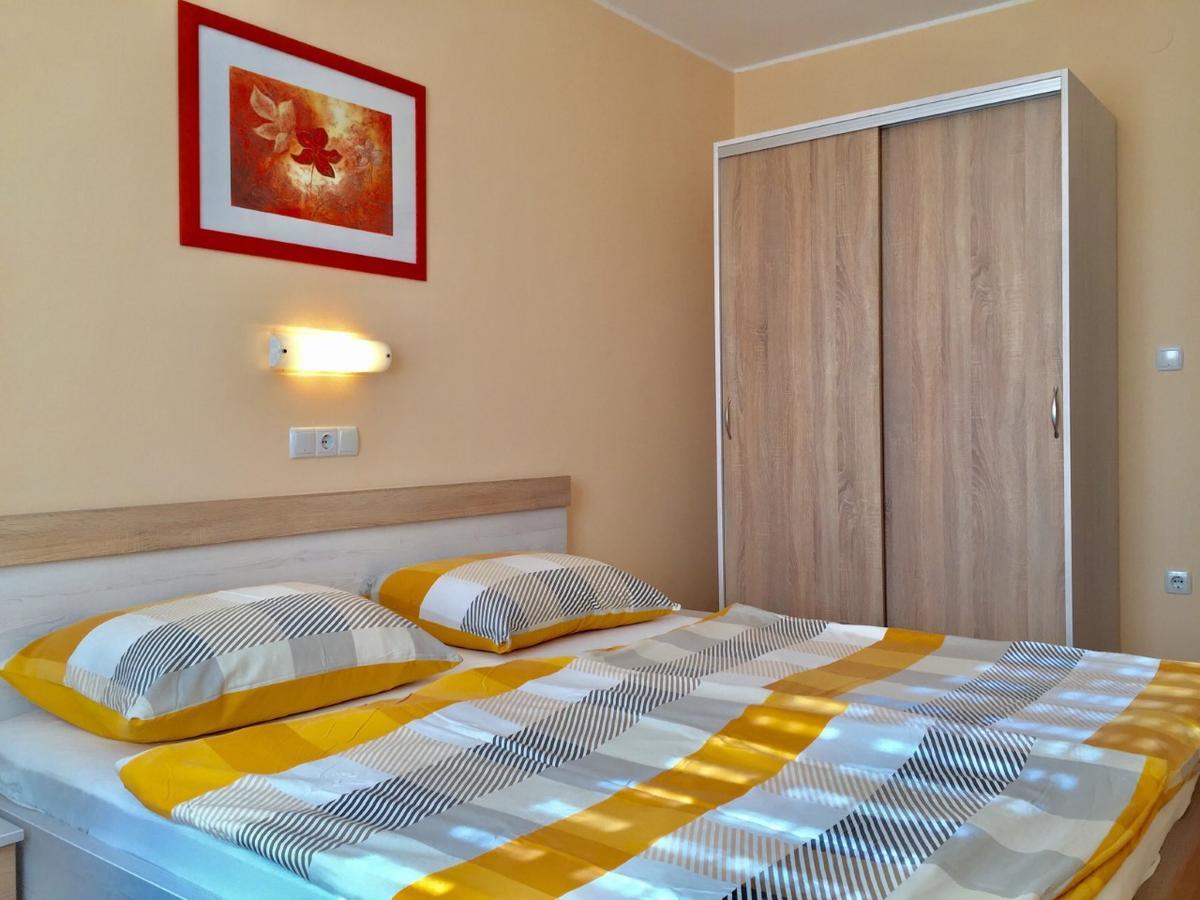 Guest House Sandra Rab Town Exterior foto